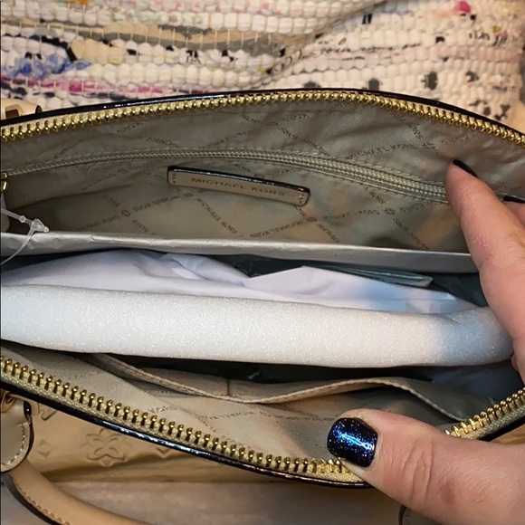 MK Gold metallic Satchel and matching wristlet - Picture 6 of 7